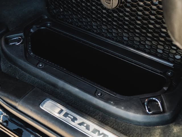 RAM 1500 LIMITED NIGHT EDITION - Imagem 5