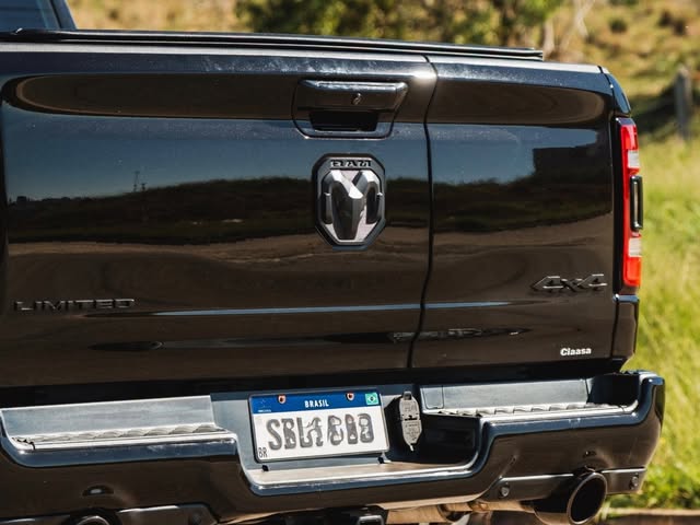 RAM 1500 LIMITED NIGHT EDITION - Imagem 7