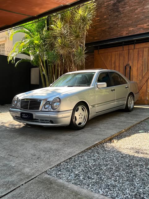 MERCEDES-BENZ E55 AMG - Imagem 1