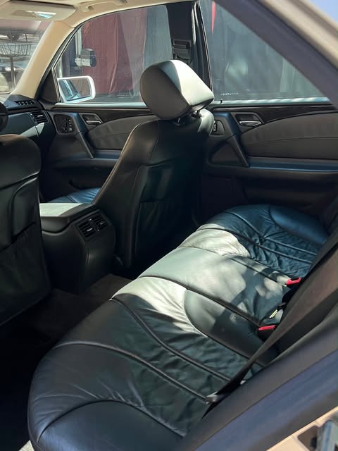 MERCEDES-BENZ E55 AMG - Imagem 12