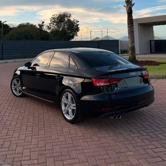 AUDI A3 PRESTIGE 1.4 TFSI - Imagem 3
