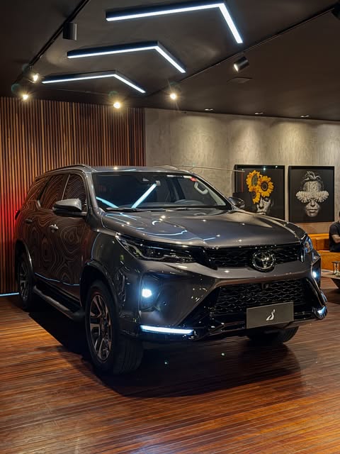 TOYOTA HILUX SW4 SRX PLATINUM - Imagem 1