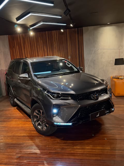 TOYOTA HILUX SW4 SRX PLATINUM - Imagem 11