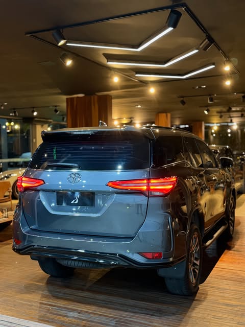 TOYOTA HILUX SW4 SRX PLATINUM - Imagem 3