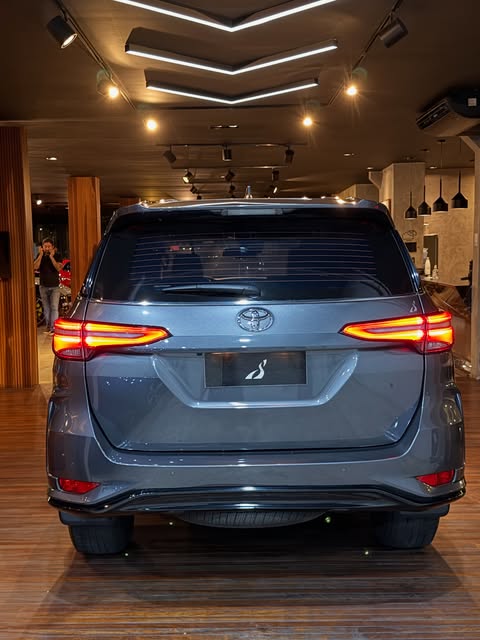 TOYOTA HILUX SW4 SRX PLATINUM - Imagem 4