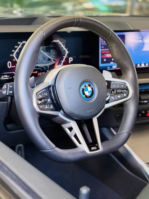 BMW 330E M SPORT - Imagem 4