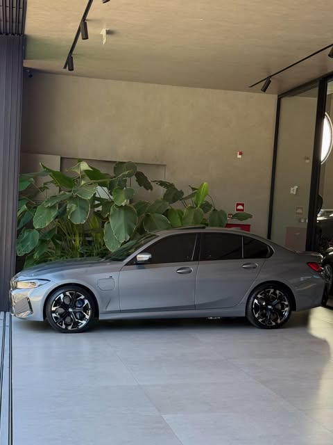 BMW 330E M SPORT - Imagem 9