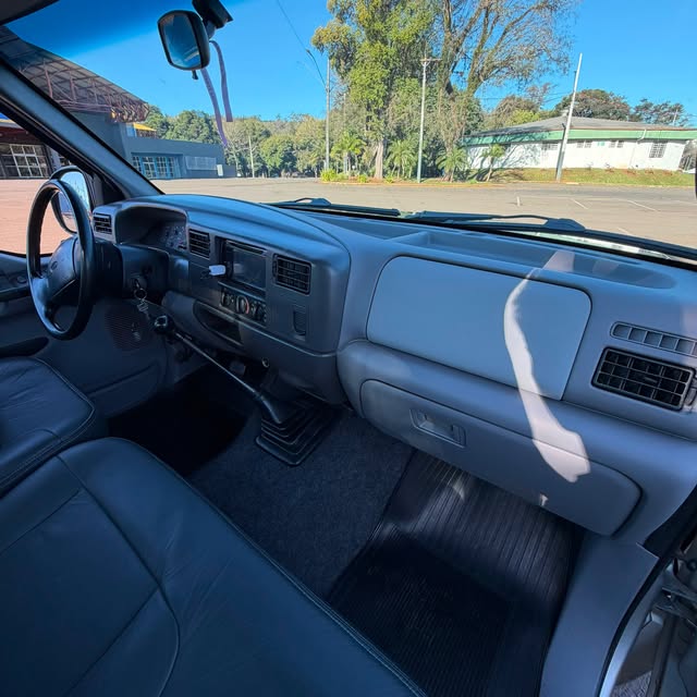 FORD F250 XLT-L - Imagem 12