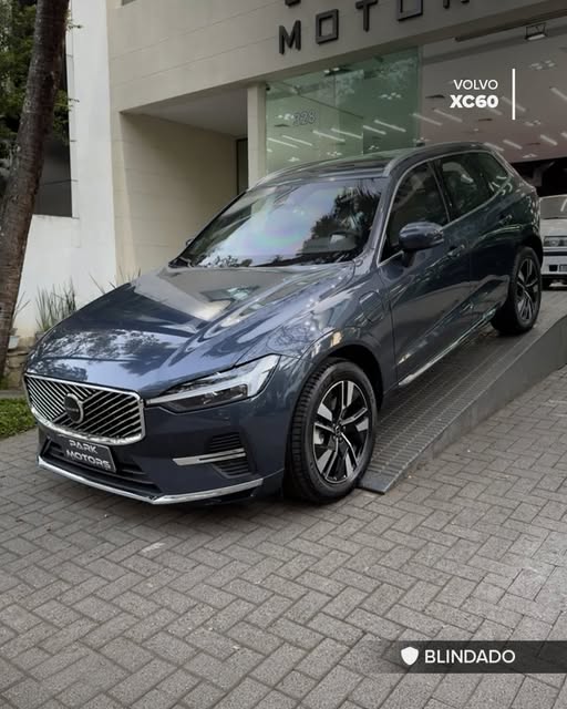 VOLVO XC60 T8 PHEV PLUS AWD - Imagem 1