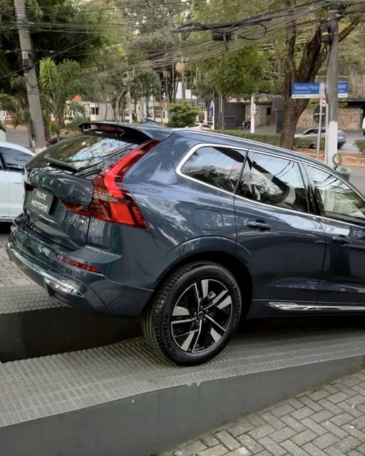 VOLVO XC60 T8 PHEV PLUS AWD - Imagem 5