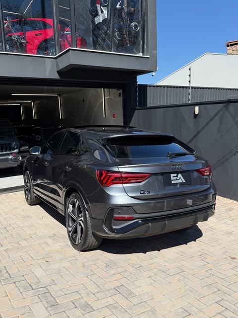 AUDI Q3 40 TFSI GAS. SPORTBACK PERF. BLACK QUATTRO TIPTRONIC - Imagem 8