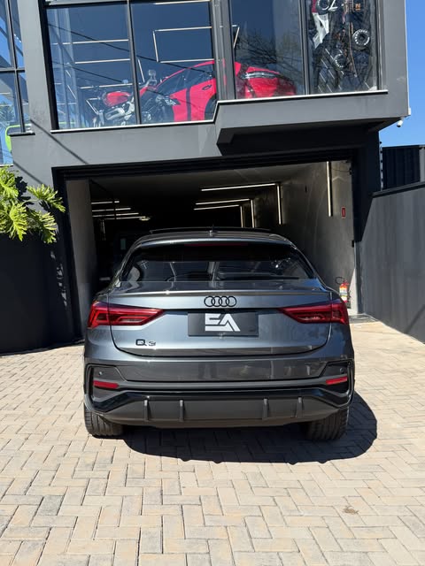 AUDI Q3 40 TFSI GAS. SPORTBACK PERF. BLACK QUATTRO TIPTRONIC - Imagem 9