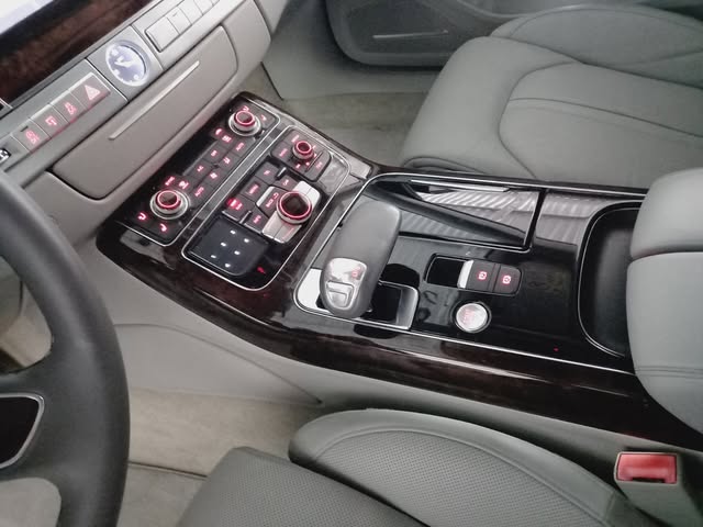 AUDI A8 - Imagem 6
