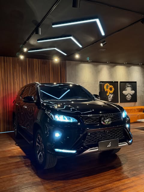 TOYOTA HILUX SW4 DIAMOND - Imagem 2