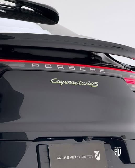 PORSCHE CAYENNE TURBO S E-HYBRID - Imagem 4