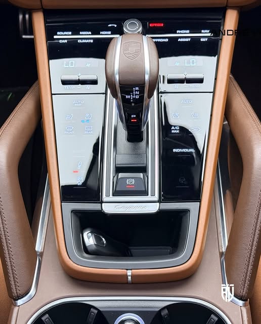 PORSCHE CAYENNE TURBO S E-HYBRID - Imagem 9
