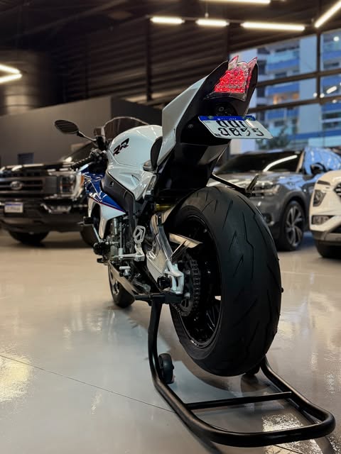BMW S1000RR - Imagem 11
