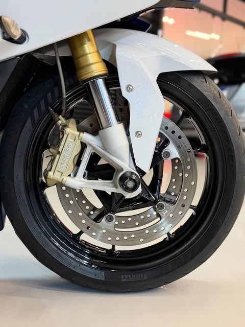 BMW S1000RR - Imagem 13