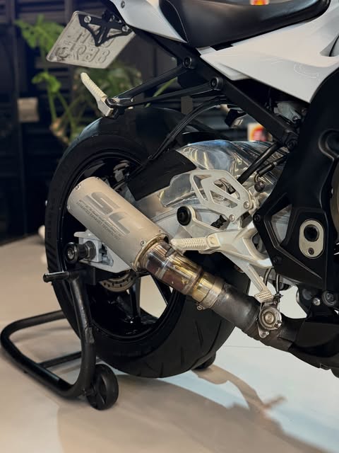 BMW S1000RR - Imagem 14