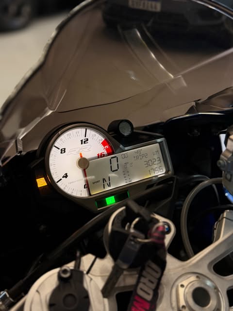 BMW S1000RR - Imagem 15