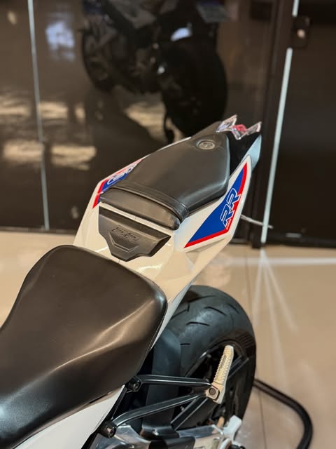 BMW S1000RR - Imagem 6