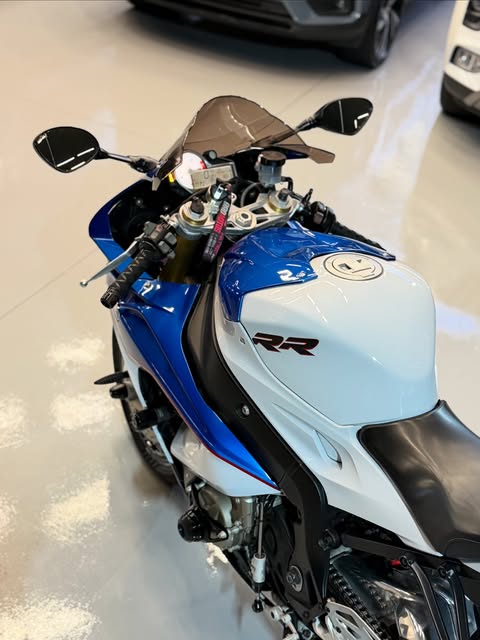 BMW S1000RR - Imagem 8
