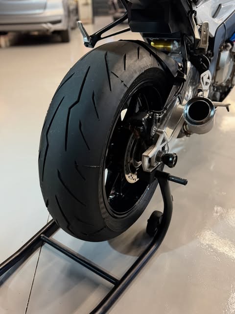BMW S1000RR - Imagem 9