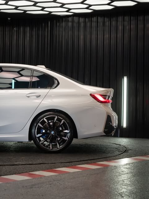 BMW 320I M SPORT - Imagem 13
