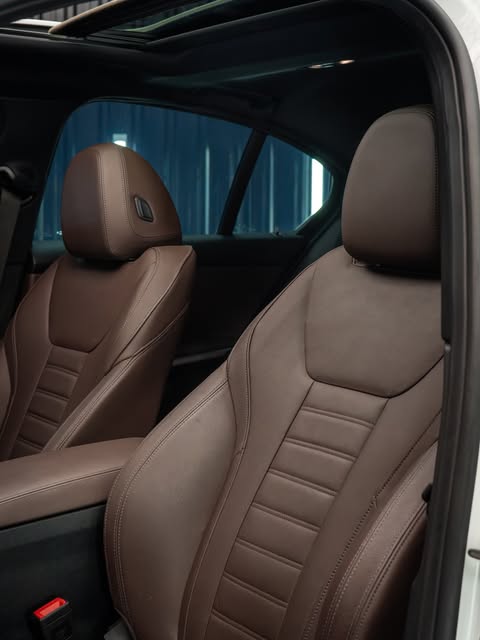 BMW 320I M SPORT - Imagem 16
