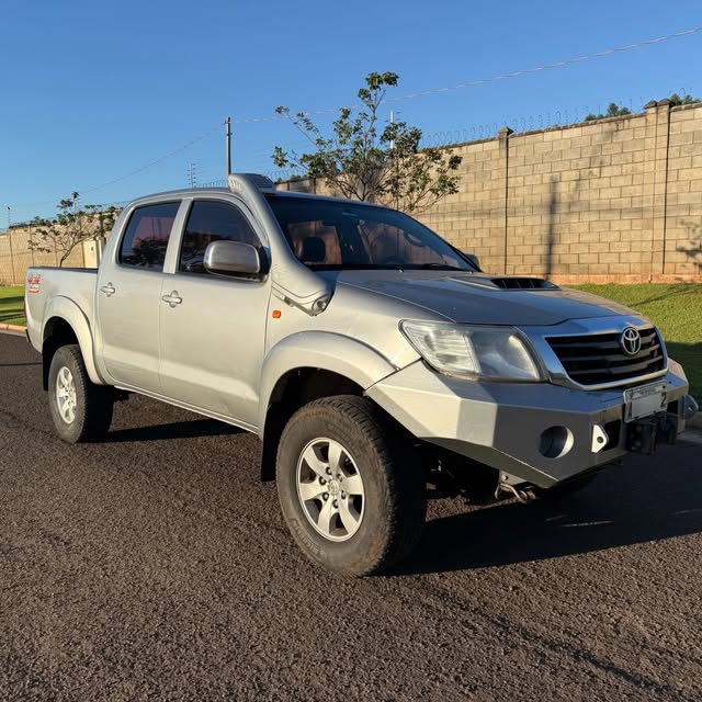 TOYOTA HILUX SR - Imagem 1