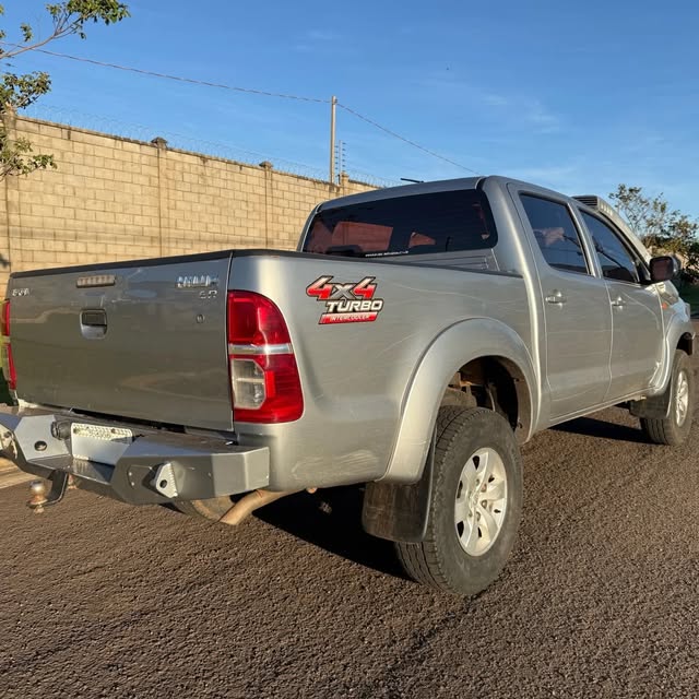 TOYOTA HILUX SR - Imagem 3