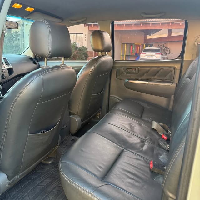 TOYOTA HILUX SR - Imagem 7