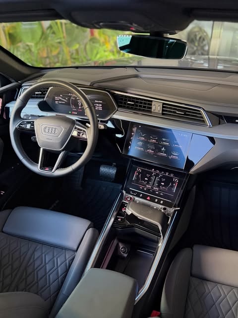 AUDI E-TRON SPORTBACK S - Imagem 2
