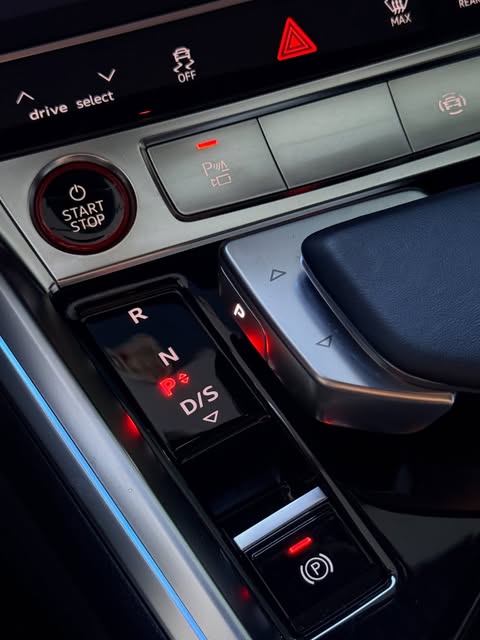 AUDI E-TRON SPORTBACK S - Imagem 12