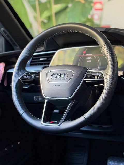 AUDI E-TRON SPORTBACK S - Imagem 9