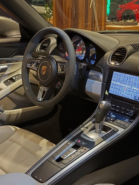 PORSCHE 718 BOXSTER - Imagem 11