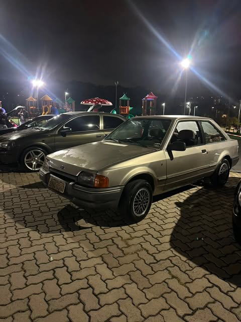 FORD ESCORT GHIA - Imagem 4