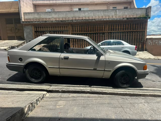 FORD ESCORT GHIA - Imagem 6