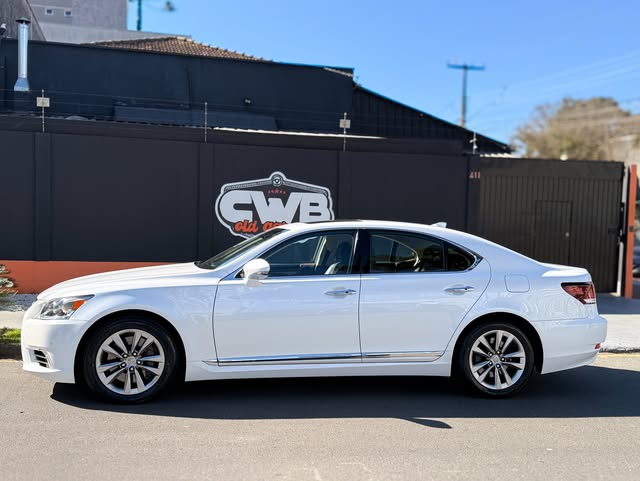 LEXUS LS - Imagem 2
