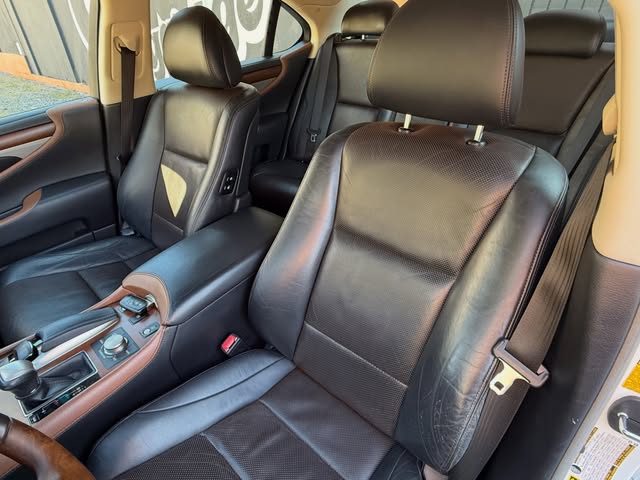 LEXUS LS - Imagem 11