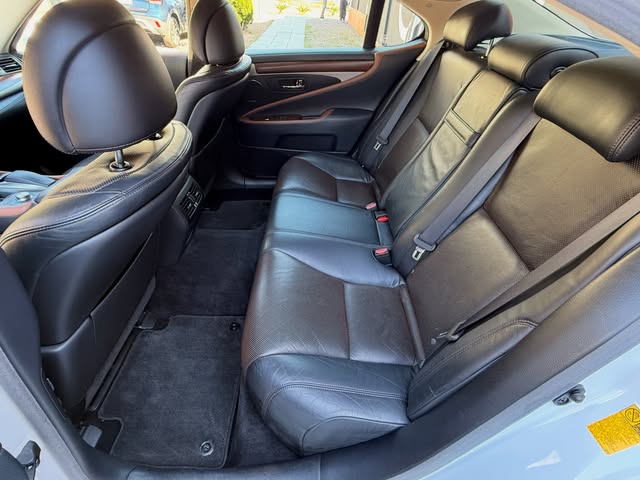 LEXUS LS - Imagem 12