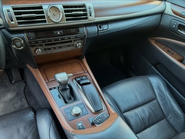 LEXUS LS - Imagem 13