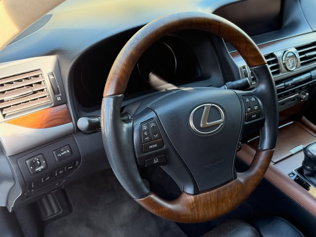 LEXUS LS - Imagem 14