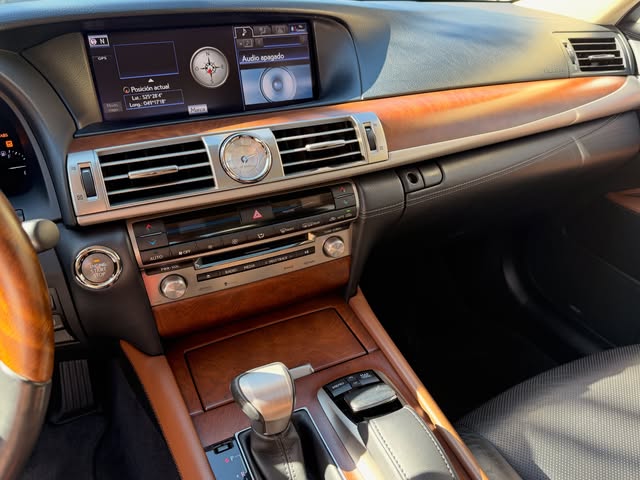LEXUS LS - Imagem 15