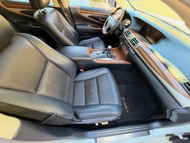 LEXUS LS - Imagem 7