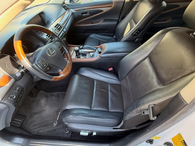 LEXUS LS - Imagem 8