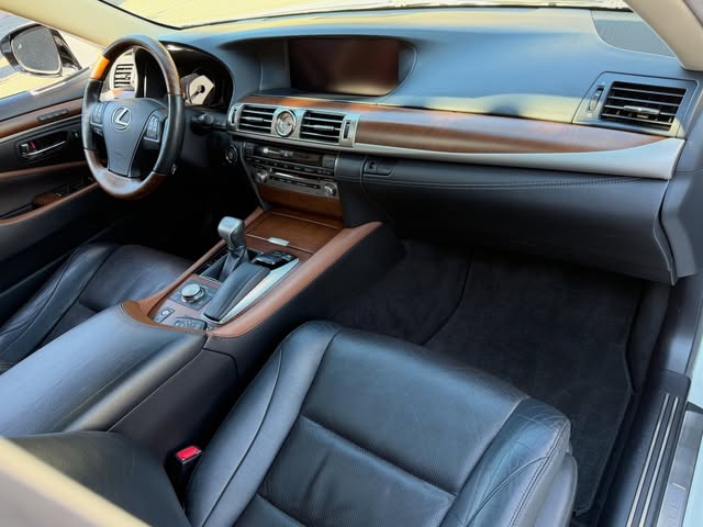 LEXUS LS - Imagem 10