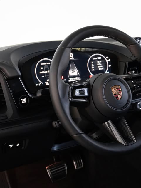 PORSCHE CAYENNE S COUPE BLACK EDITION E-HYBRID - Imagem 3