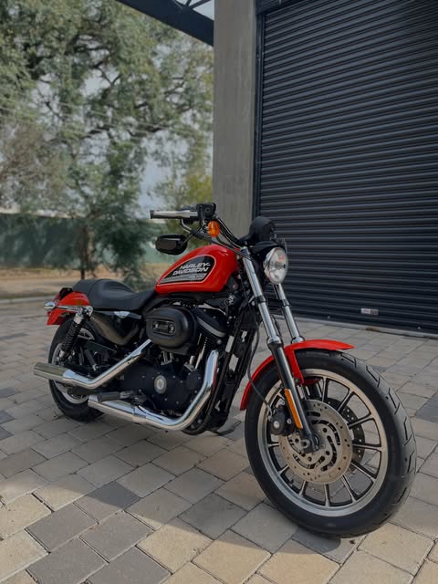 HARLEY-DAVIDSON 883 R - Imagem 1