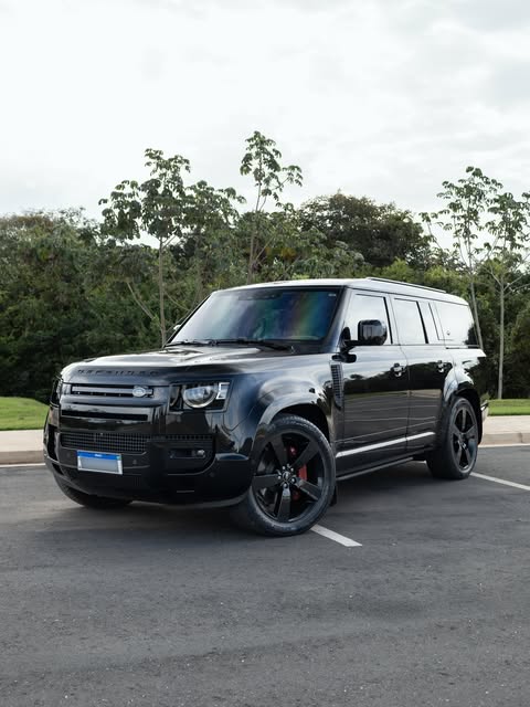 LAND ROVER DEFENDER 130 D300 X - Imagem 1